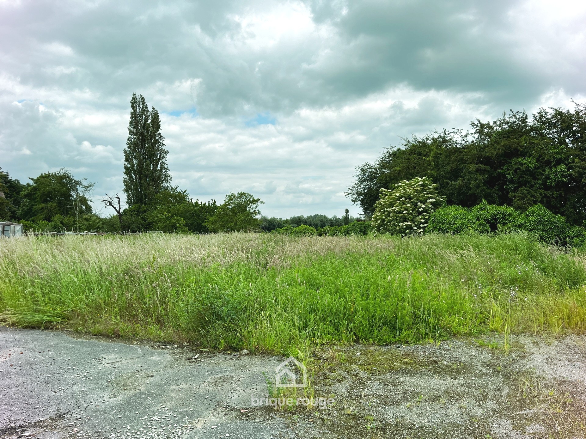 Terrain de 963 m  secteur la neuville Photo 1 - Brique Rouge Immobilier