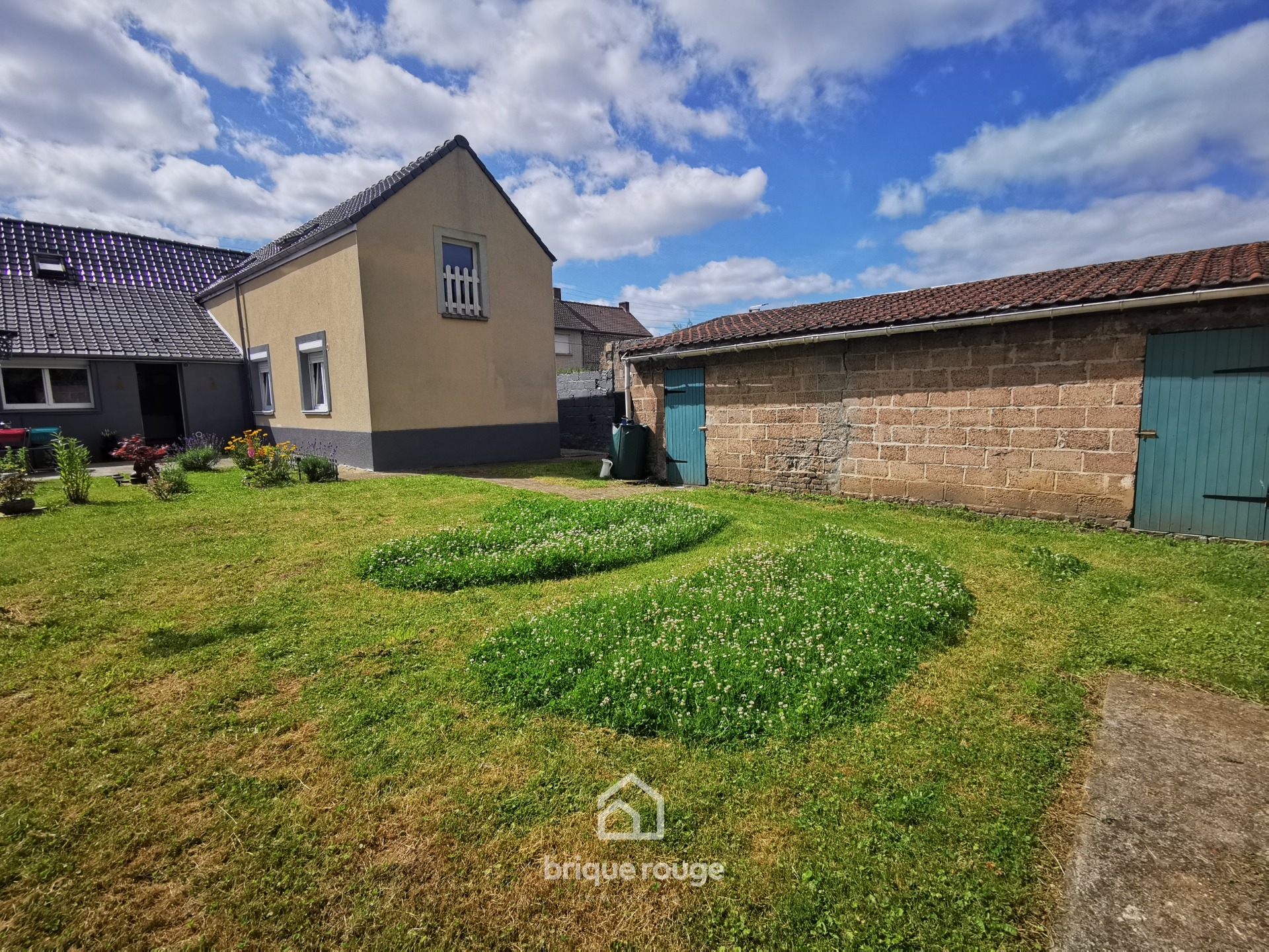 Tres beaux volumes pour cette maison quasi individuelle Photo 2 - Brique Rouge Immobilier