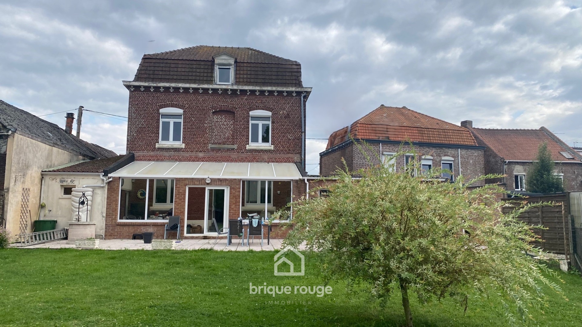 Bourgeoise individuelle double distribution batie sur 1260m Photo 1 - Brique Rouge Immobilier