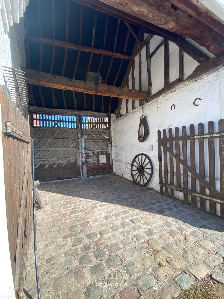 Ancien corps de ferme sur 1300m2 constructibles Photo 5 - Brique Rouge Immobilier