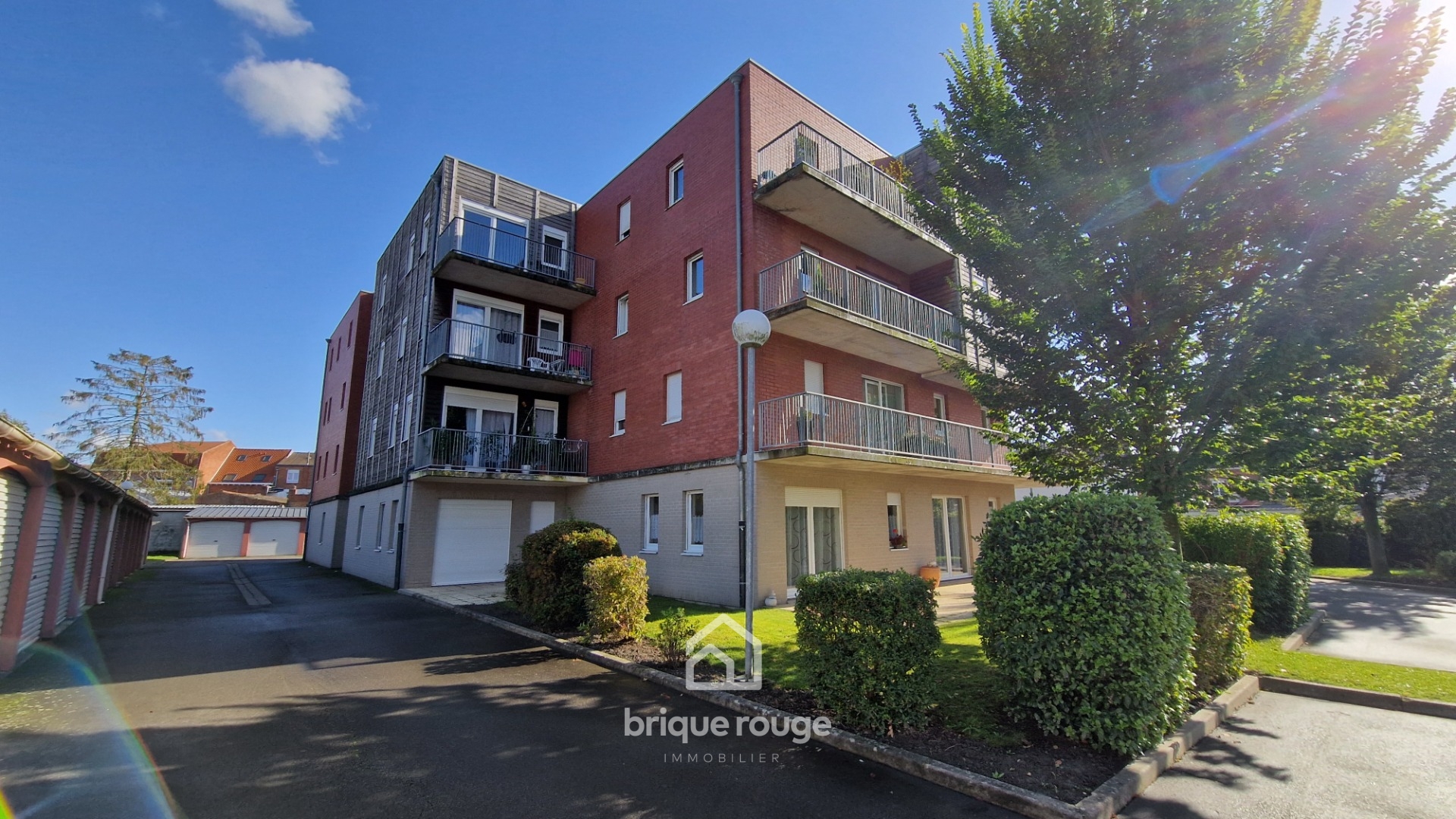 Appartement 2 chambres avec terrasse et 2 places de parking Photo 1 - Brique Rouge Immobilier