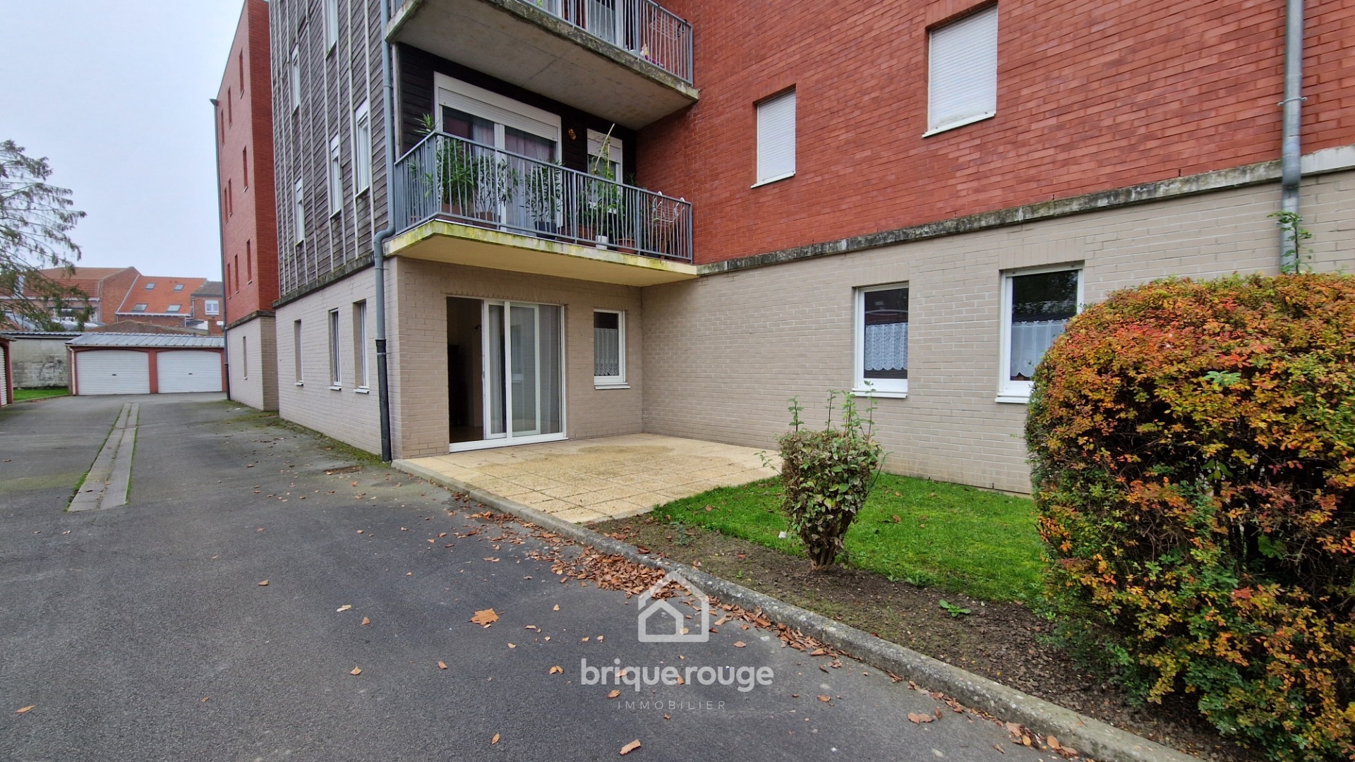 Appartement 2 chambres avec terrasse et 2 places de parking Photo 2 - Brique Rouge Immobilier