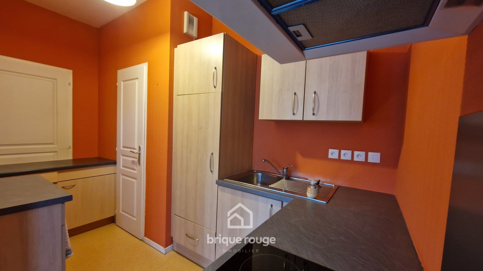 Appartement 2 chambres avec terrasse et 2 places de parking Photo 4 - Brique Rouge Immobilier