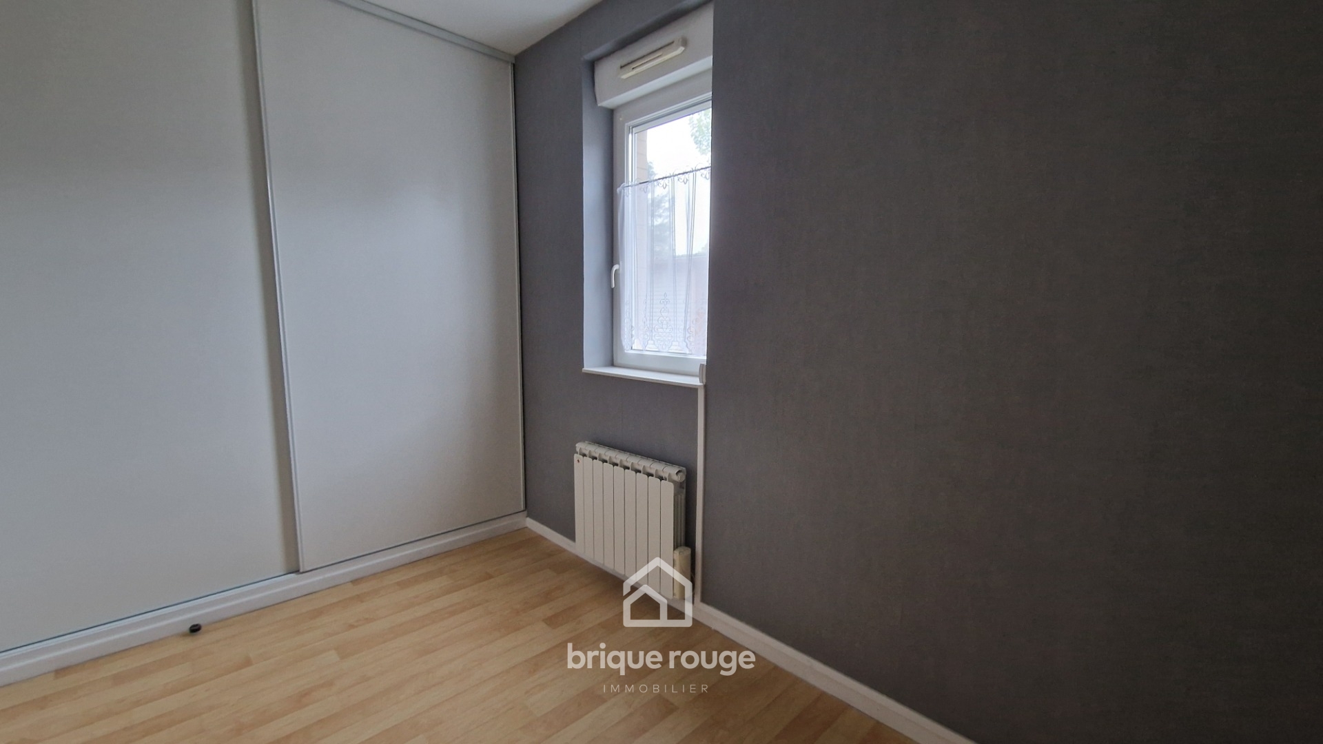 Appartement 2 chambres avec terrasse et 2 places de parking Photo 6 - Brique Rouge Immobilier